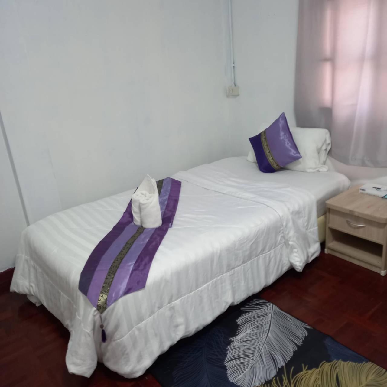 Chiangmai First House & Tour Hostel Chiang Mai Room photo