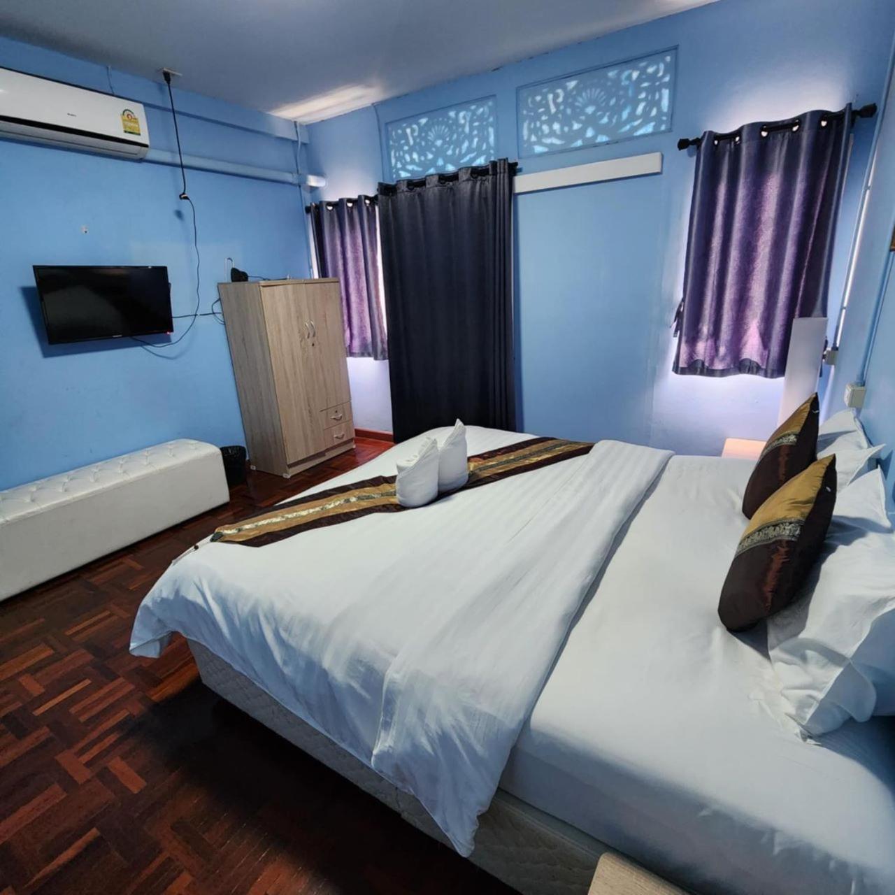 Chiangmai First House & Tour Hostel Chiang Mai Exterior photo